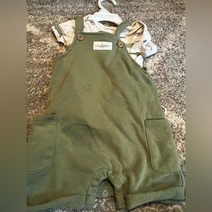 Crocodile 2 piece outfit 18 months